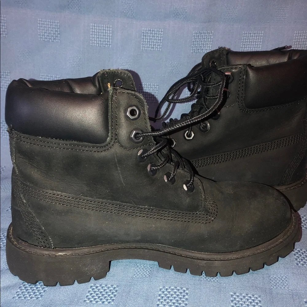 Used Boys Timberland Black Boots Size 2M 12707